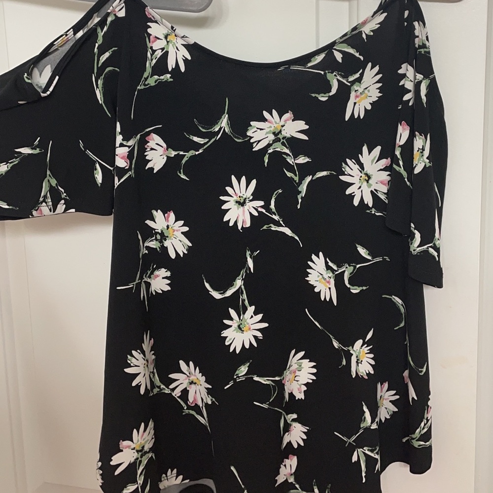 Kaliegh- medium cold shoulder
